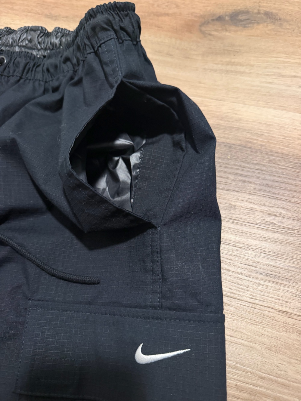 NWT Nike woven Cargo Parachute Ripstop Pants Womens Size Medium Black - Picture 4 of 10